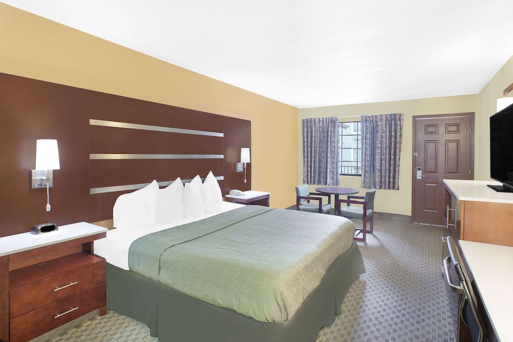 Days Inn by Wyndham Fayetteville - photo 8