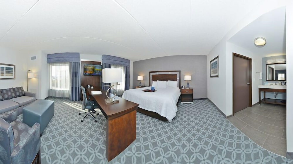 Hampton Inn & Suites Greensboro Coliseum Area - photo 32