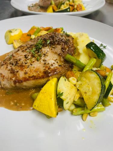 Channel Bass Inn and Restaurant — 4-Star Luxury Hotel in Chincoteague, United States
