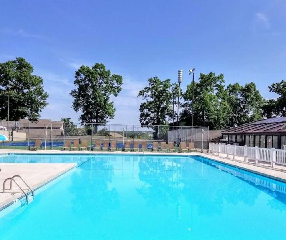 Sweet Clover Indoor Pool HOT TUB Area Resort Style Center of Branson Branson - photo 2