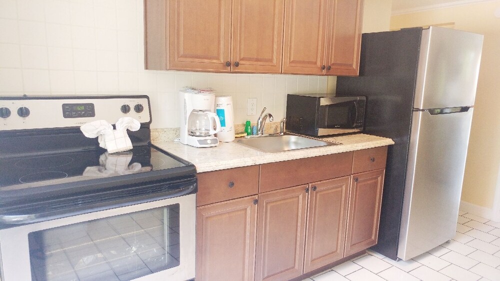 Flamingo Inn Bayside Suites - photo 32