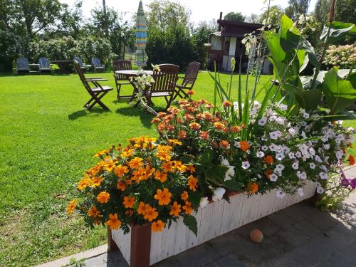 AlongtheWay E77 - carbon neutral hotel in Unknown City