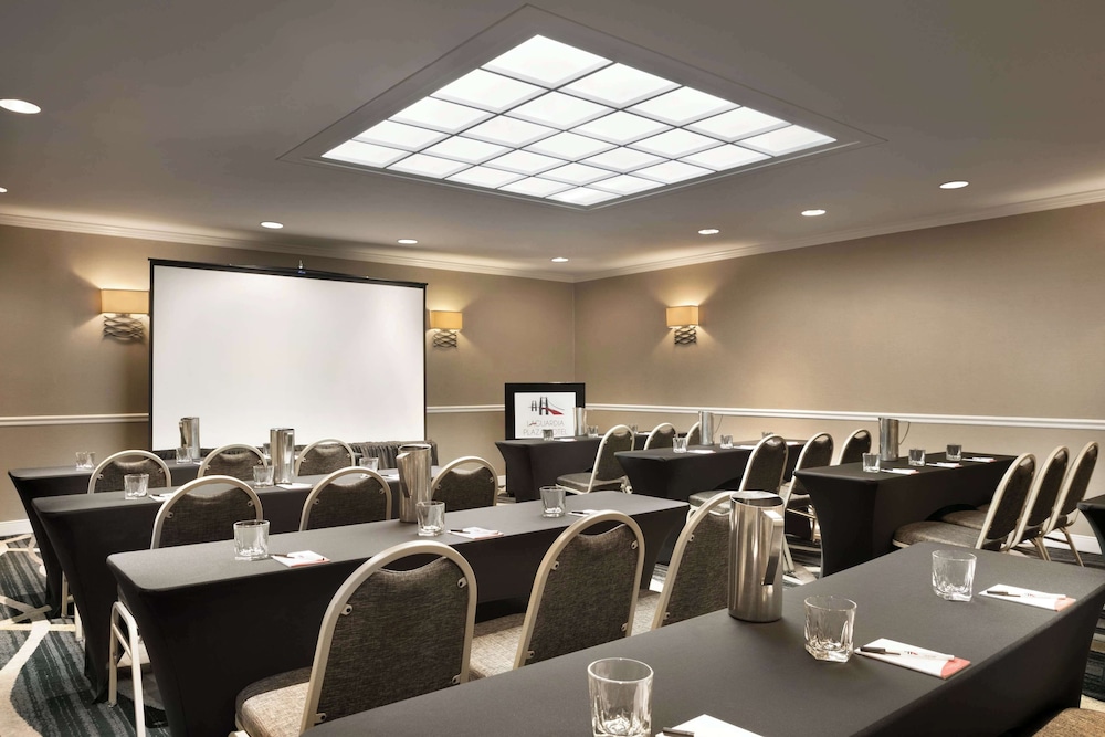 DoubleTree by Hilton New York LaGuardia Airport - photo 36