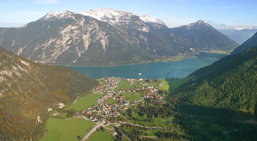 Appartement Frühstückspension Landhaus Karwendel — 4-Star Luxury Hotel in Eben Am Achensee, Austria