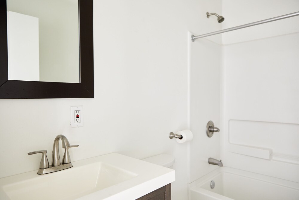 Spacious 1BR in Mid City by Sonder - photo 16