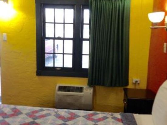 Holly Motel Southampton - photo 13