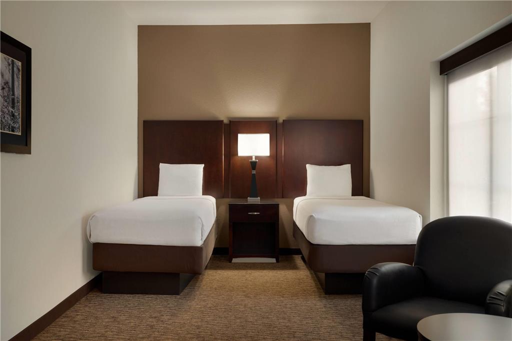 La Quinta Inn & Suites by Wyndham Memphis Wolfchase - photo 39
