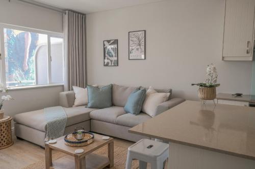Coastal City Vibes Stylish 2 Bedroom