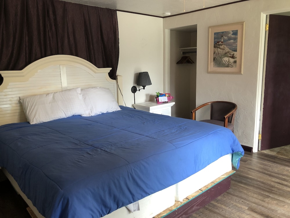 Florence Lighthouse Inn - photo 23