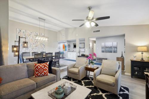 Garlands Hidden Gem 4 Bedrooms Hot Tub Patio in Garland, United States