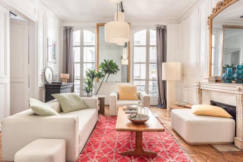 Outstanding Parisian flat in heart of Paris center — 4-Star Luxury Hotel in Paris, France