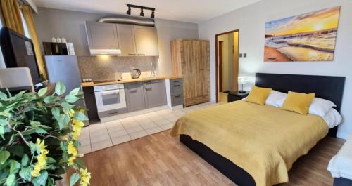 Cozy Modern Apartment Sunrise Studio 35m2 Balcony 3 Persons — 4-Star Luxury Hotel in Krakow, Poland