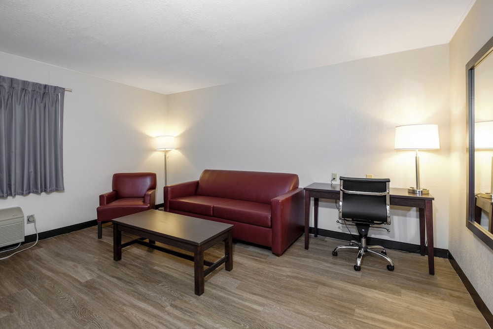 Red Roof Inn Holton - photo 5