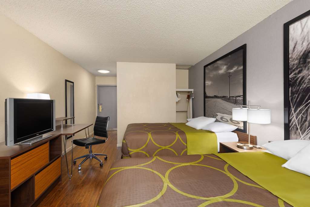 Super 8 by Wyndham Dodge City - photo 22