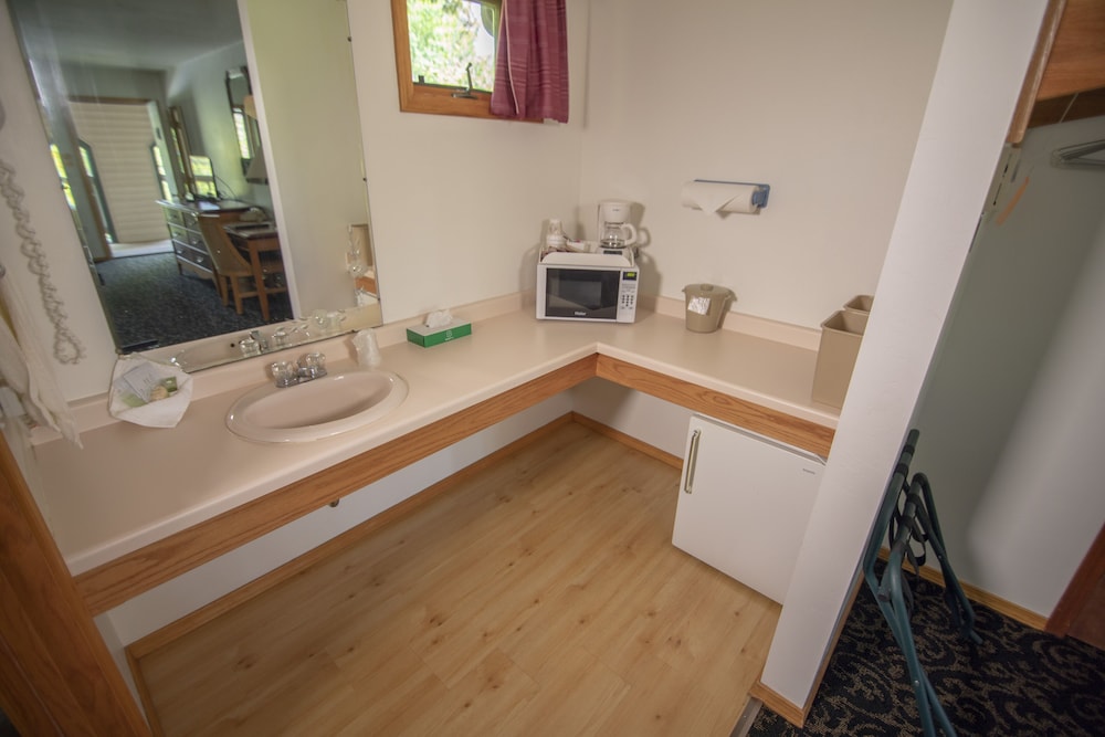 Coachlite Inn - photo 63