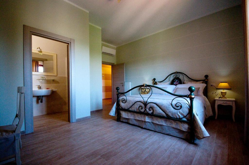 Agriturismo La Madonnina — 4-Star Luxury Hotel in Montefalco, Italy