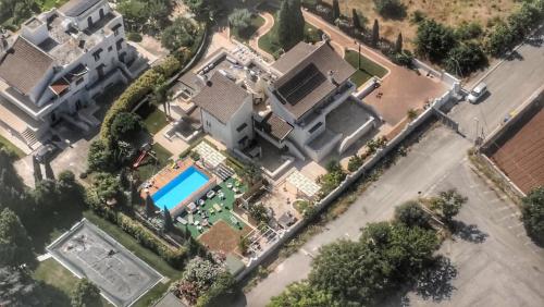 Casa Torre di Specchio con Piscina — 4-Star Luxury Hotel in Bari, Italy