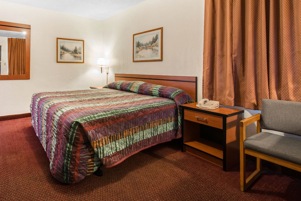 Rodeway Inn & Suites Colorado Springs CO - photo 10