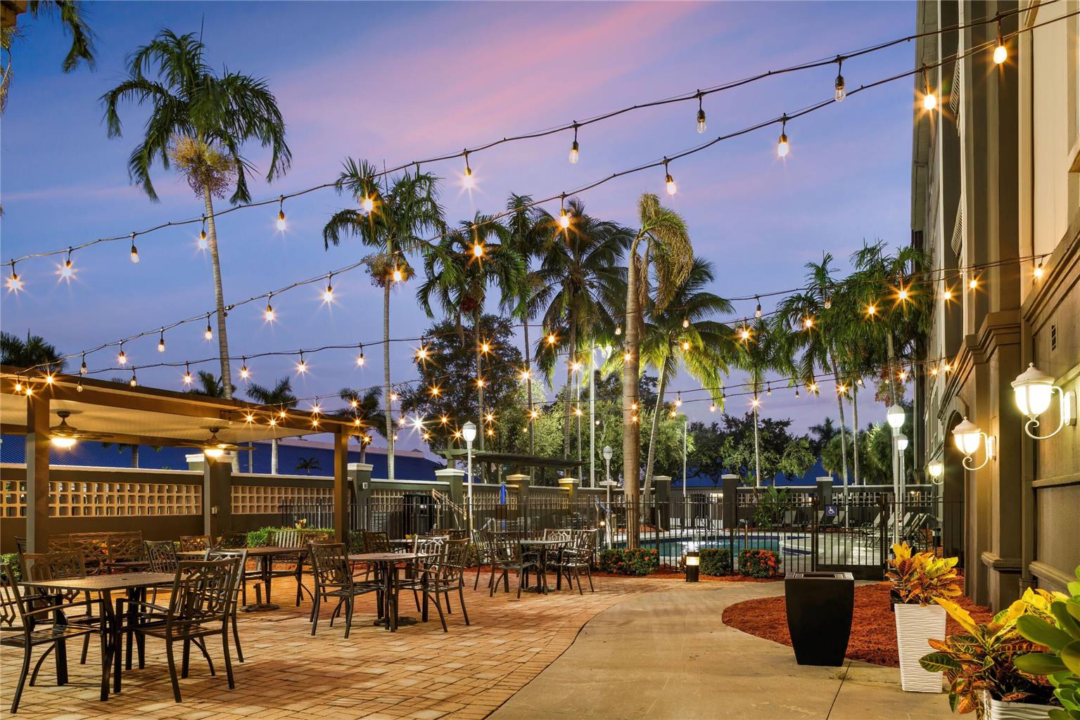 La Quinta Inn & Suites by Wyndham Miami Airport West - photo 45