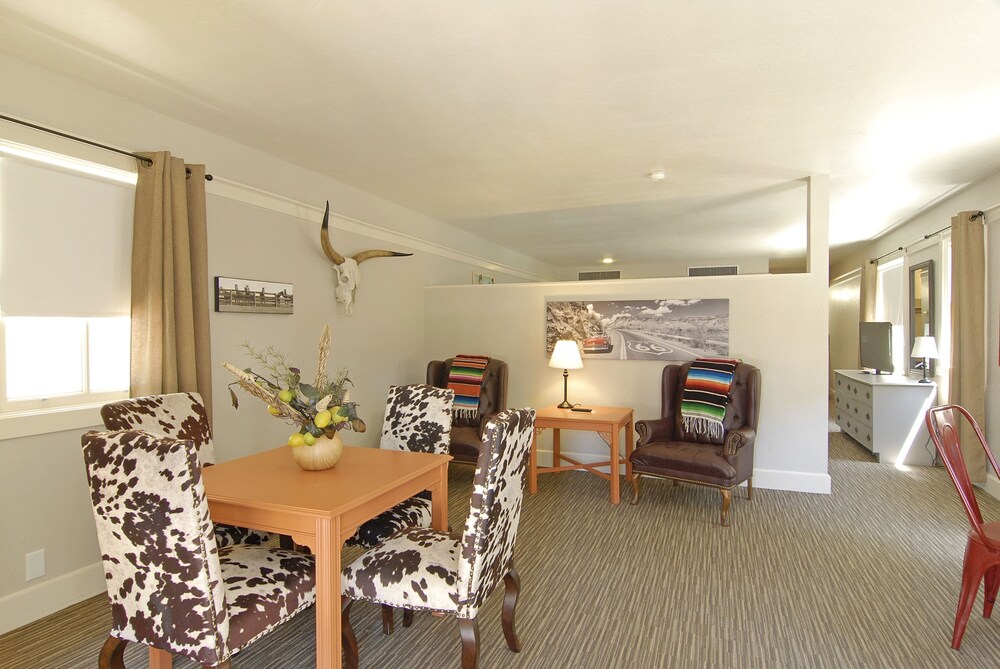 Palm Canyon Hotel & RV Resort - photo 14