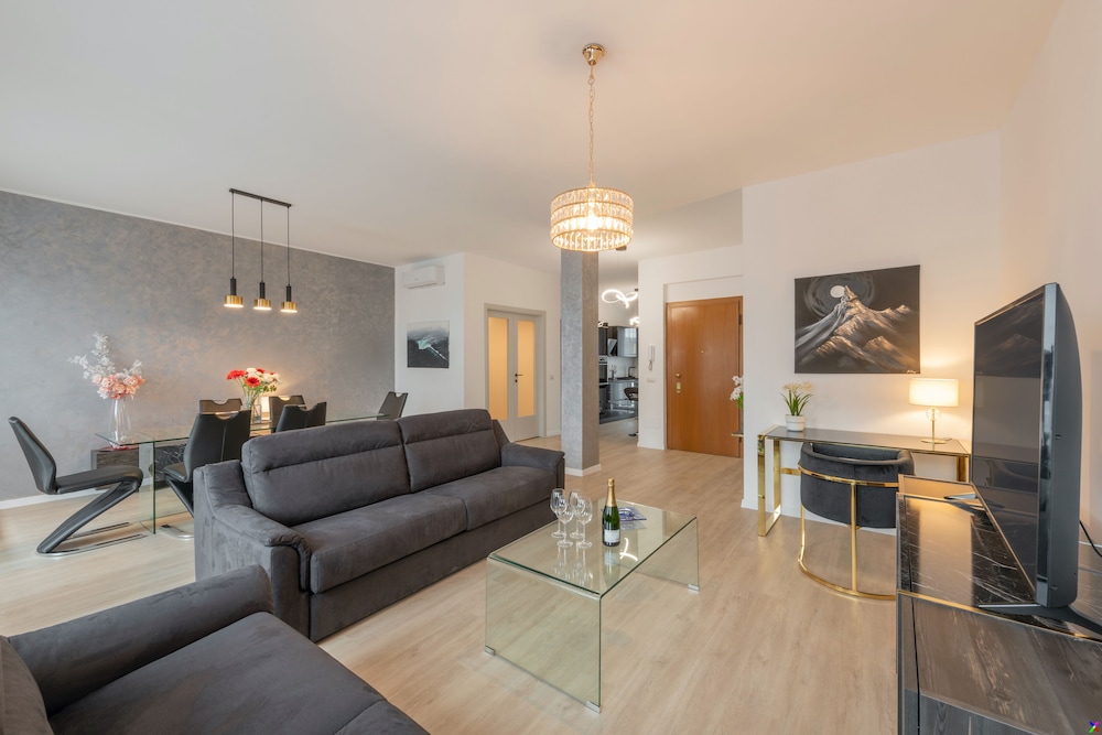 BnButler Foppa 7 — 4-Star Luxury Hotel in Milan, Italy