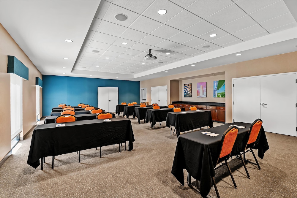 Hampton Inn Omaha West Dodge Road - photo 29