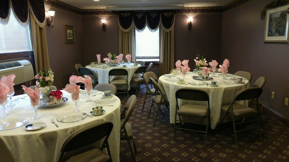 Hearthstone Inn & Suites - photo 34