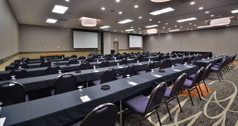 Embassy Suites by Hilton Denver Central Park - photo 38