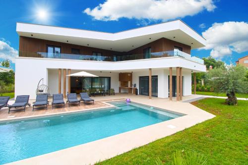 Villa Sisan 2344 — 4-Star Luxury Hotel in Liznjan, Croatia