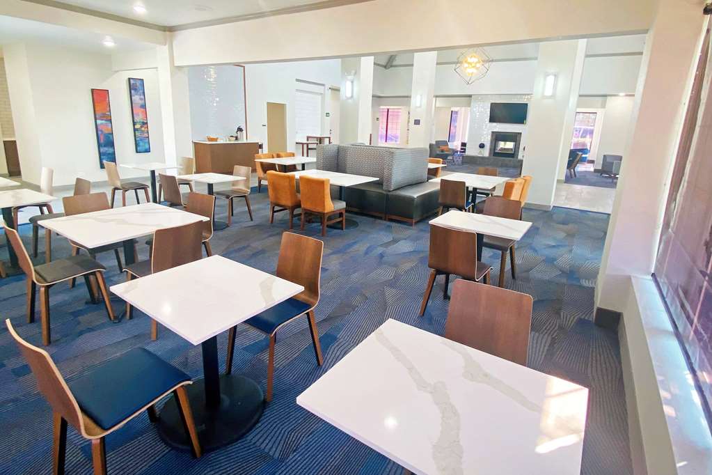 La Quinta Inn & Suites by Wyndham South Holland - photo 19