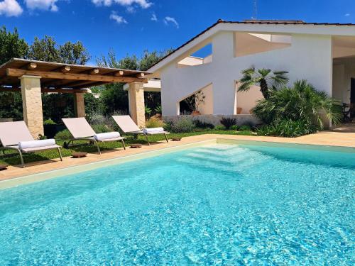 Villa Agapanthus — 4-Star Luxury Hotel in Monopoli, Italy