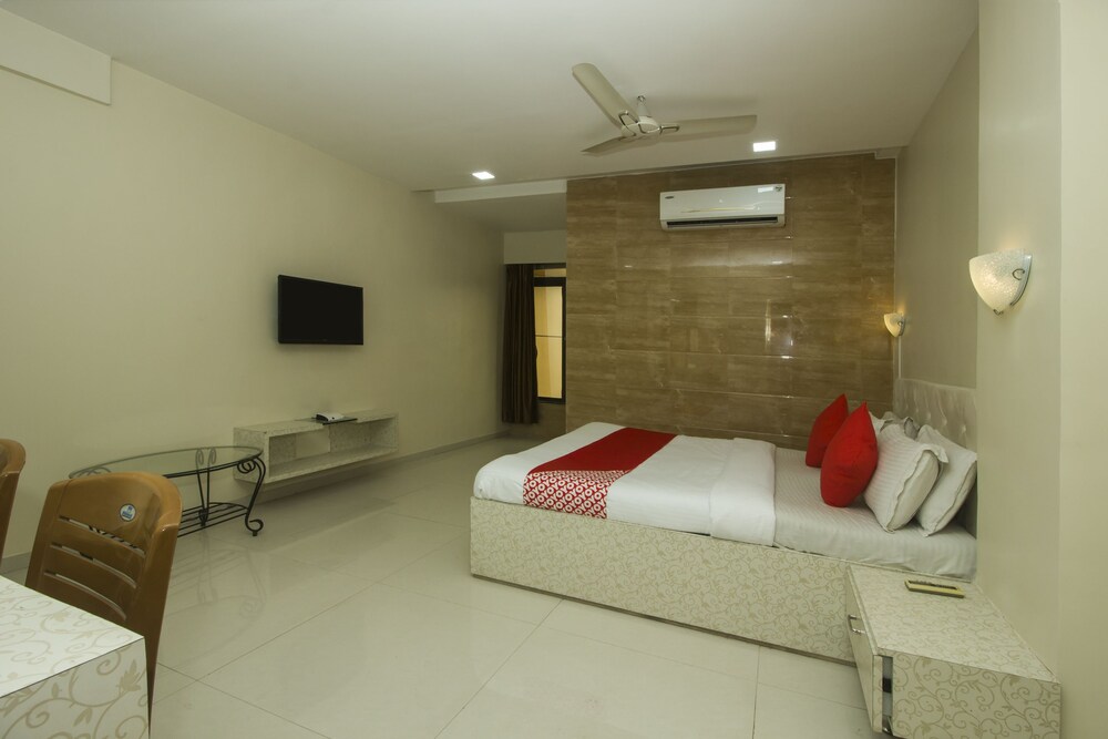 OYO 18610 Hotel Parivar Garden in Shahapur, India