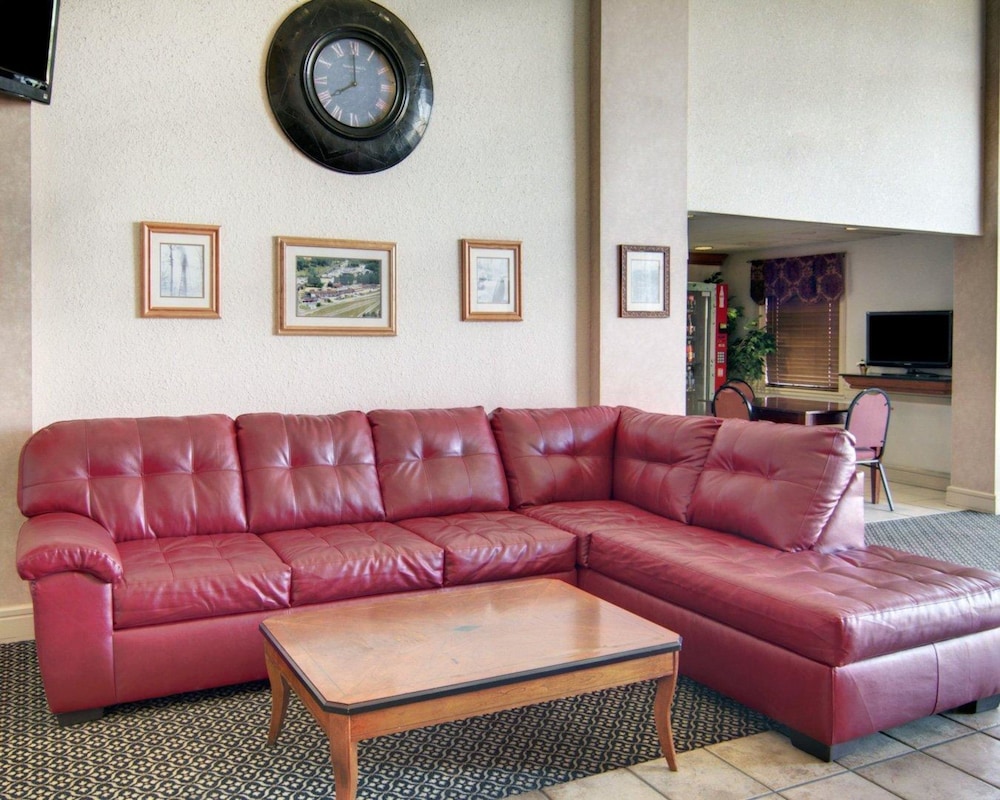 Econo Lodge & Conference Center - photo 26