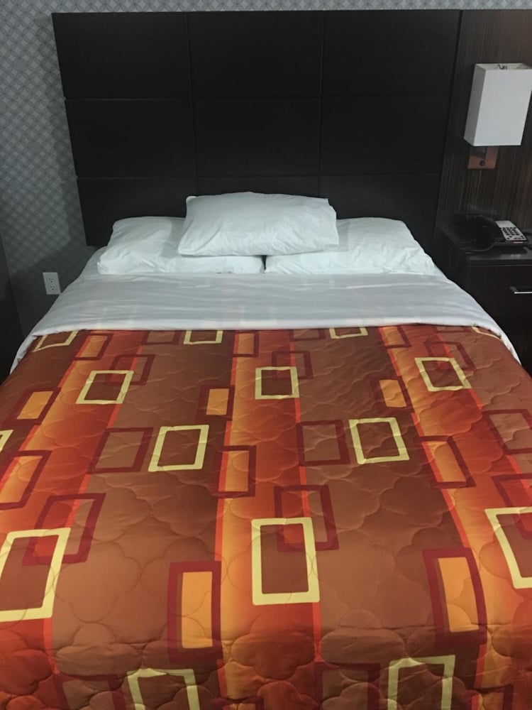 Red Carpet Inn Elmwood Park - photo 10