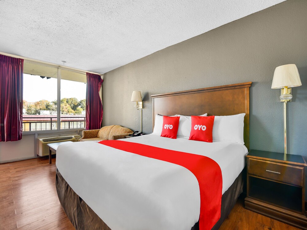 Econo Lodge - carbon neutral hotel in Benton