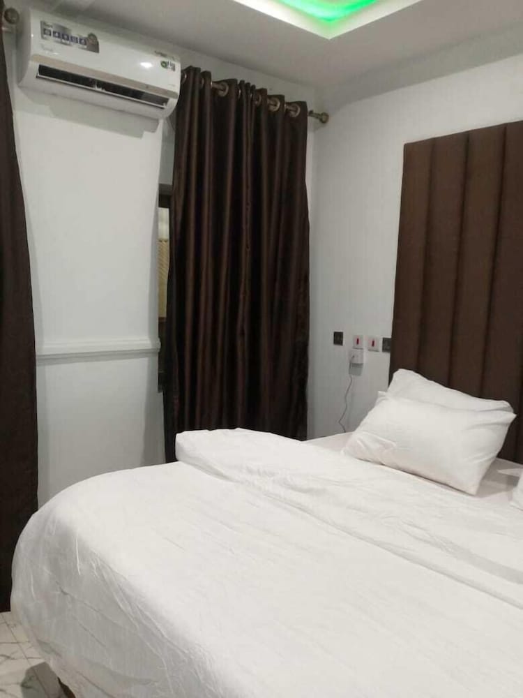 London Branch Hotel and Restaurant in Enugu, Nigeria