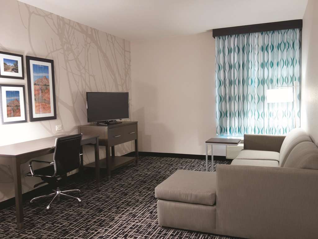 La Quinta Inn & Suites by Wyndham Pampa - photo 52