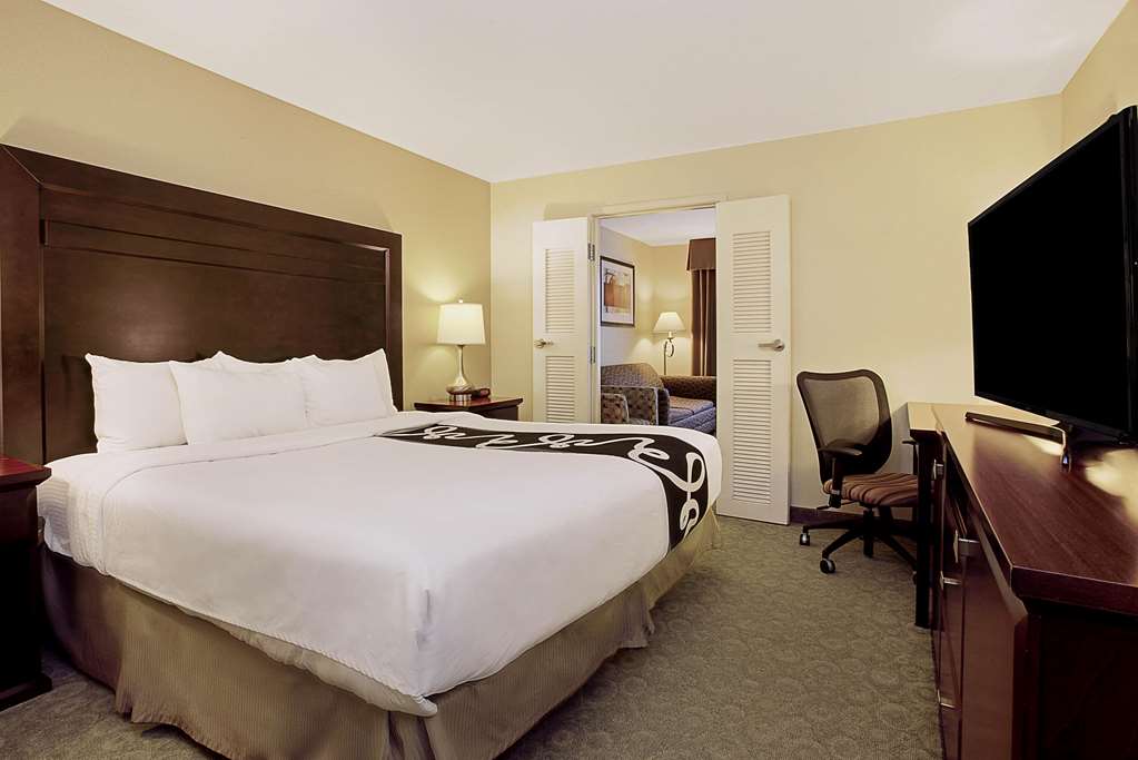 La Quinta Inn & Suites by Wyndham Bismarck - photo 34