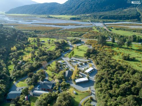 Jackson's Retreat Alpine Holiday Park — 5-Star Luxury Hotel in Greymouth, New Zealand