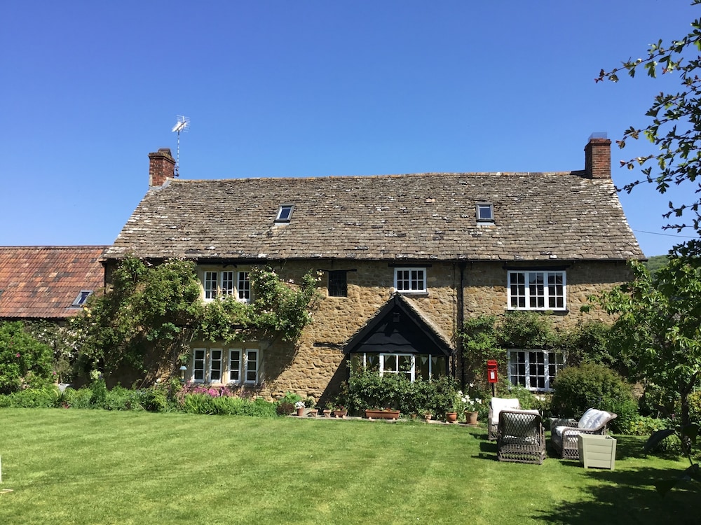 Forthay Bed and Breakfast — 4-Star Luxury Hotel in Dursley, United Kingdom