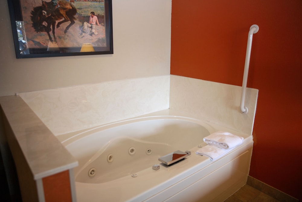 AmericInn by Wyndham Pampa Event Center - photo 12