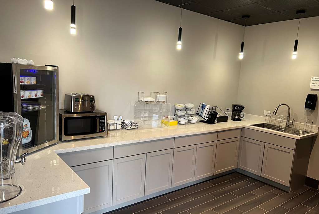 Ramada by Wyndham Studio Suites Dothan - carbon neutral hotel in Dothan