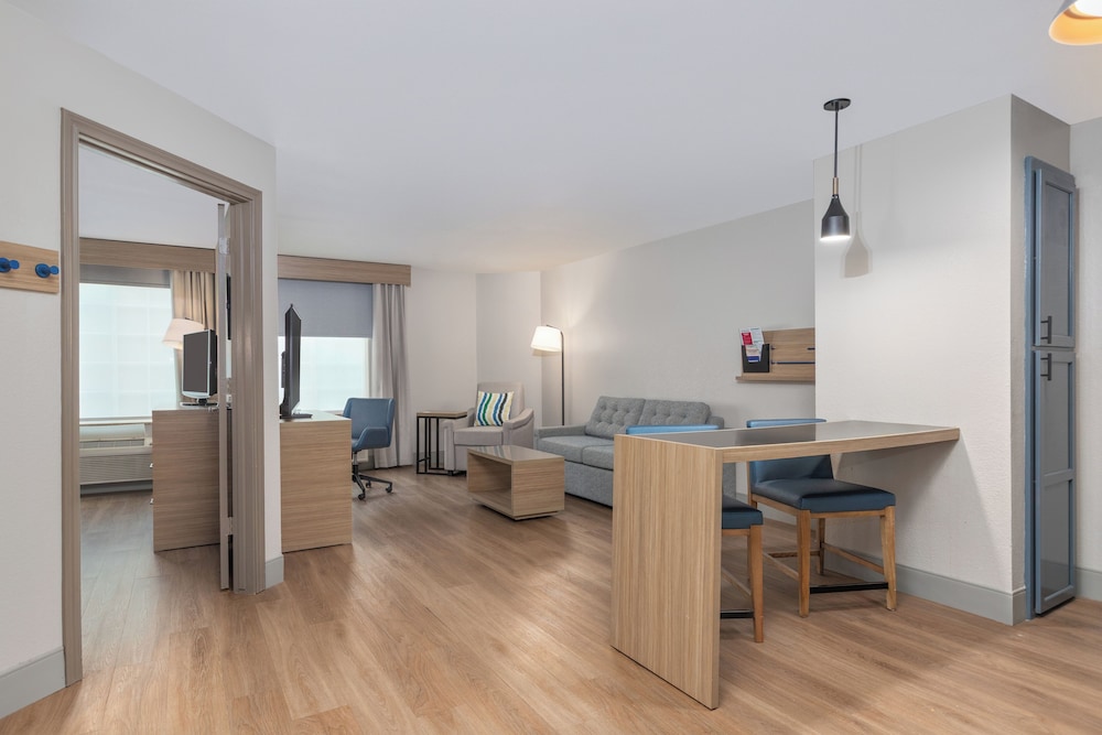 Candlewood Suites Houston by IHG - photo 10