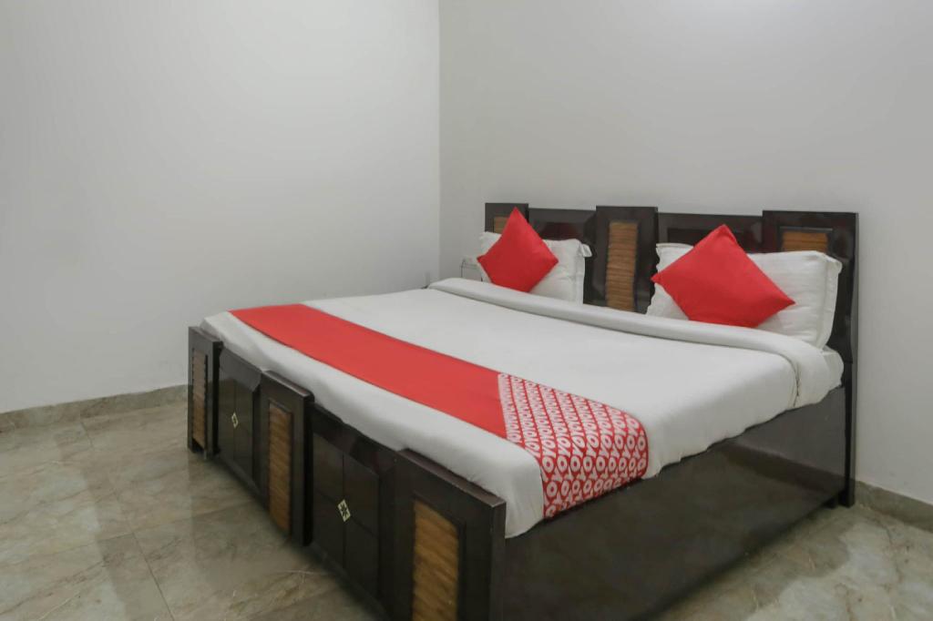 Aarush Hotels by Oyo Rooms in Bulandshahr, India