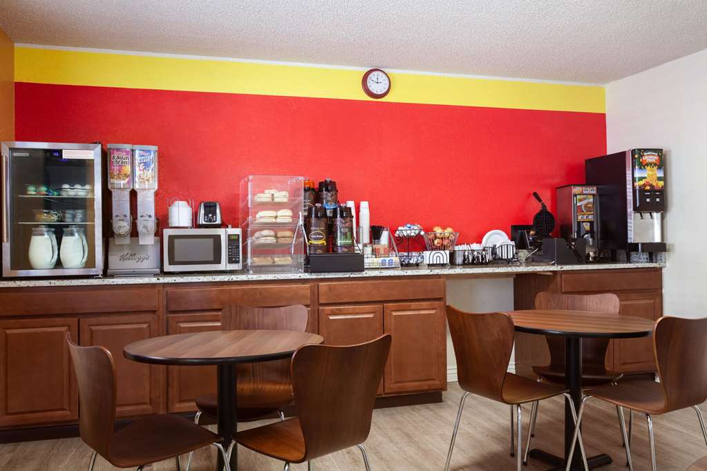 Super 8 by Wyndham Colorado Springs Afa Area - photo 5