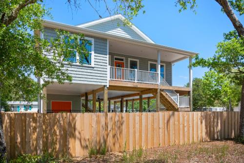 Pawsitively Paradise by Oak Island Accommodations - photo 6
