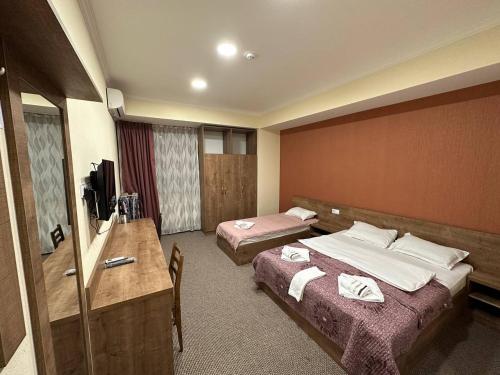 5 Rooms near 300 Aragveli metro station
