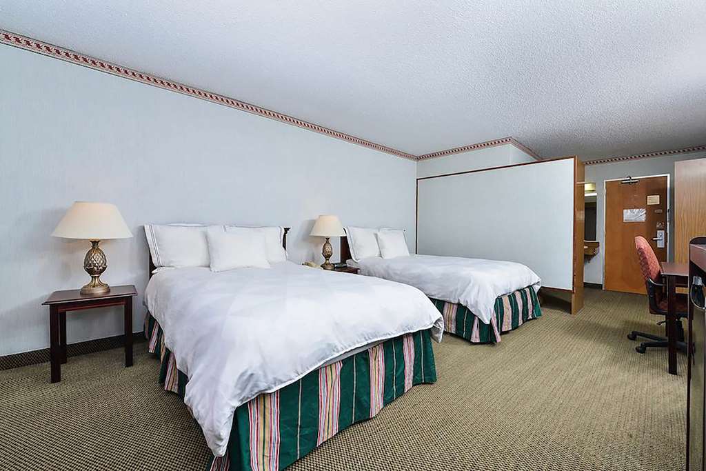 Travelodge by Wyndham Cleveland Airport - photo 9