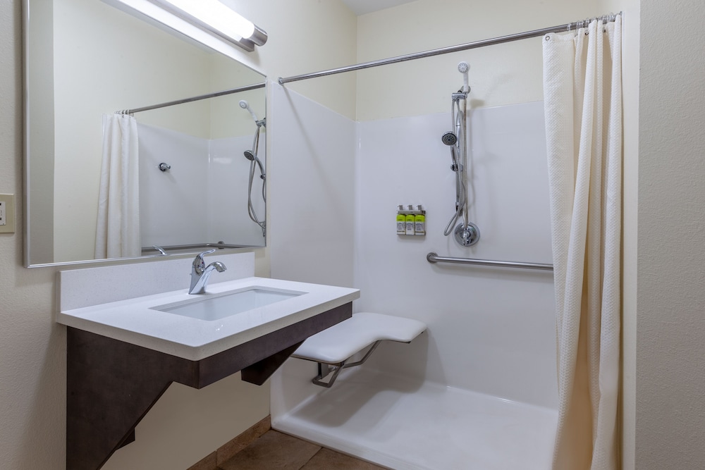 Candlewood Suites Kalamazoo Se by IHG - photo 18