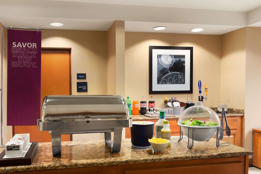 Hampton Inn & Suites Manchester Bedford - photo 32